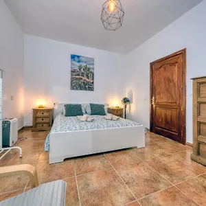 Pensión Nopasanada Tu Casa En Lanzarote, El Cuchillo